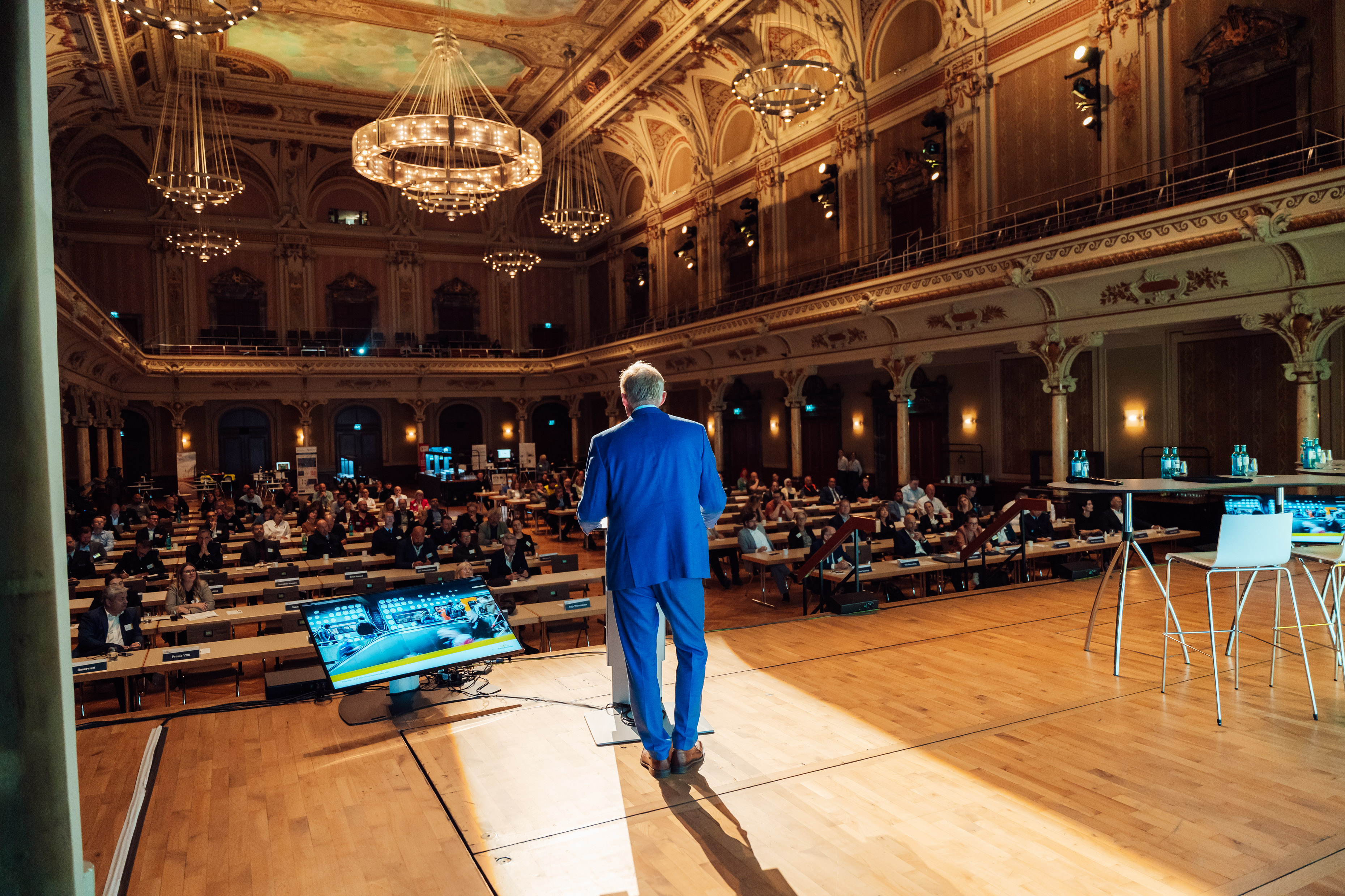 - öffnet Bild in größerer Ansicht